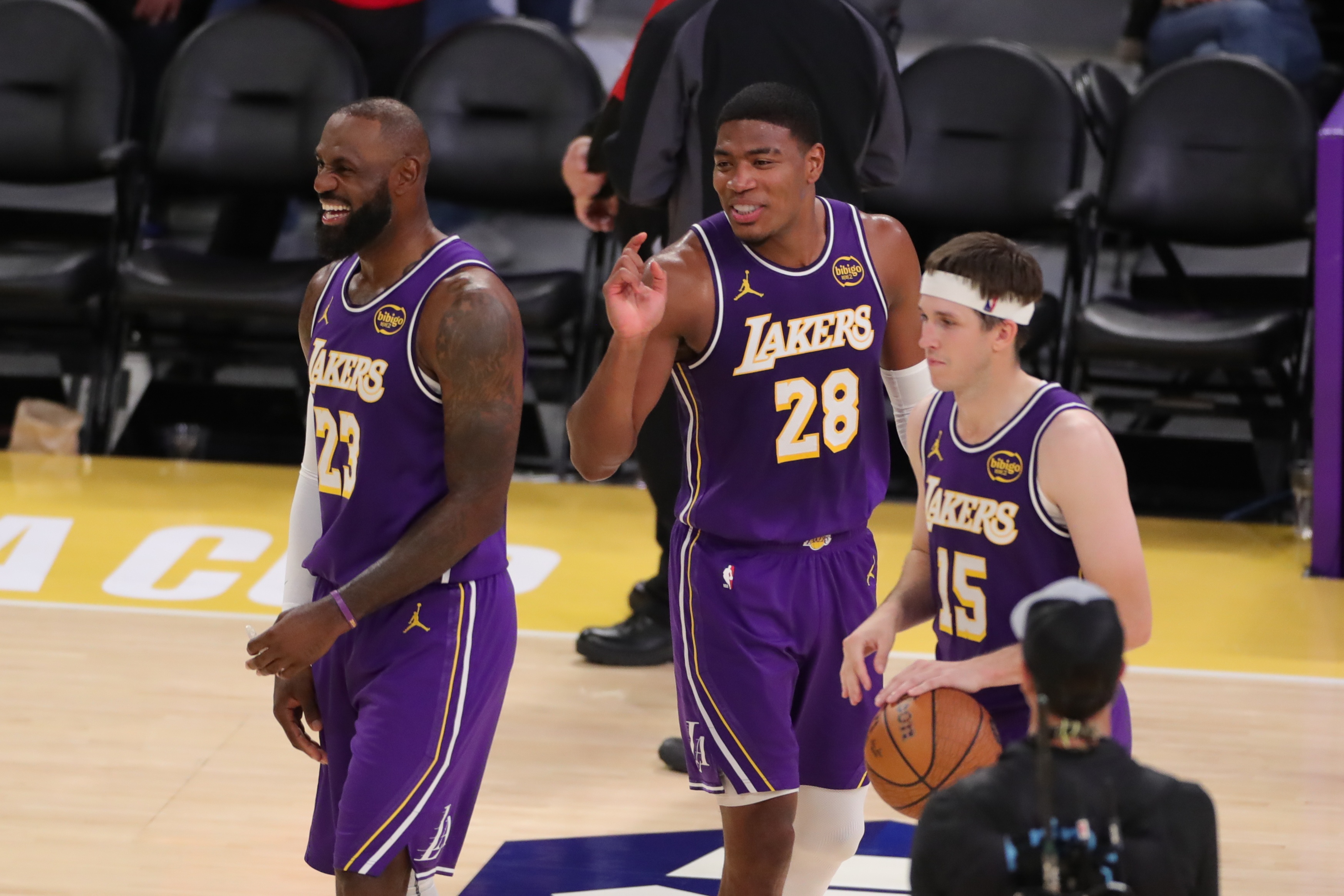 Windhorst:湖人薪资空间虚幻,对手建议续约现有球员而非拆队
