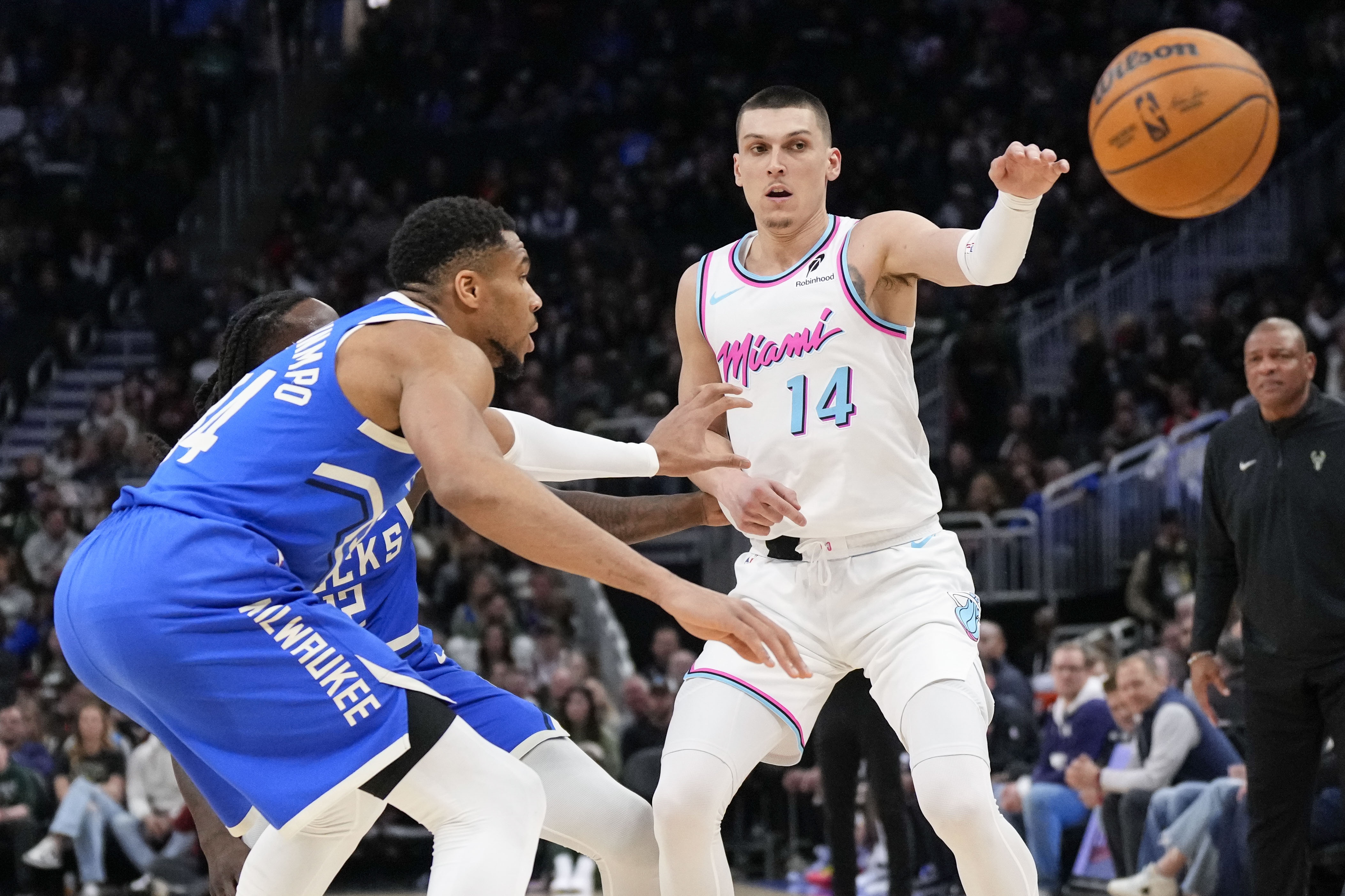 活塞充当第三方接手希罗，字母哥赴热火交易方案浮出水面