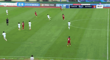 向余望小角度铲射破门 重庆铜梁龙半场1-0领先宁波