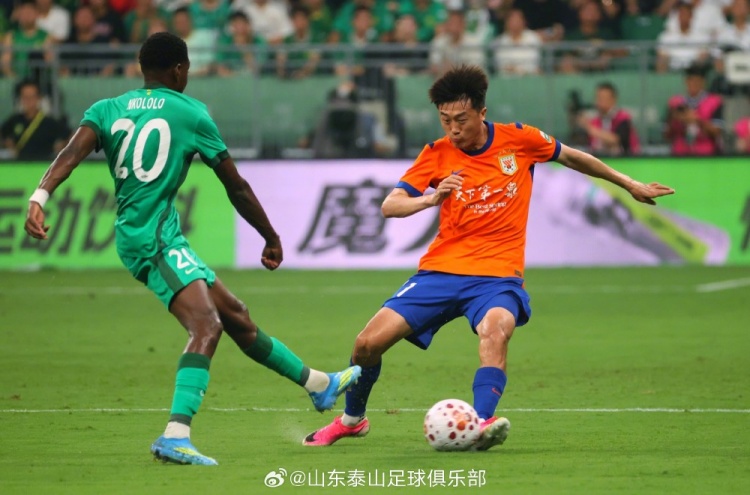 十人山东泰山客场0-2负于北京国安，少打一人全场被动