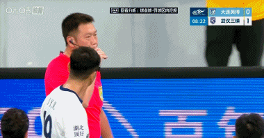 半场战报：卡迪斯传射造点，武汉三镇2-1逆转大连英博