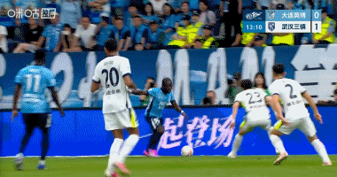半场战报：卡迪斯传射造点，武汉三镇2-1逆转大连英博