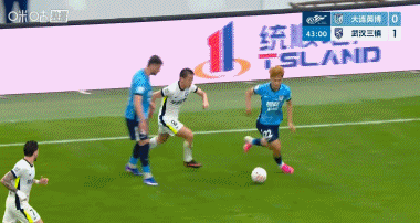 半场战报：卡迪斯传射造点，武汉三镇2-1逆转大连英博