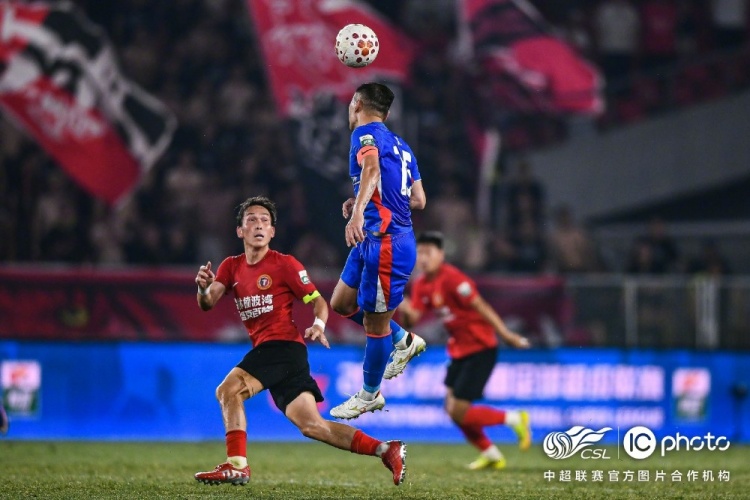 申花客场1-3辽宁铁人 热菲尼奥两度单刀破门 申花客场1-3辽宁铁人 热菲尼奥两度单刀破门