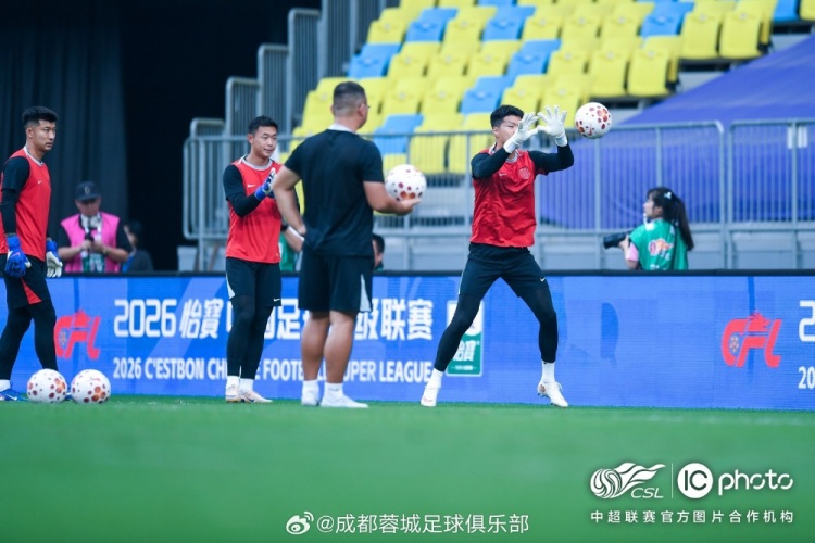 阿洛伊西:我们进攻端数据不错,定位球也是我们重点打磨的环节 阿洛伊西:我们进攻端数据不错,定位球也是我们重点打磨的环节