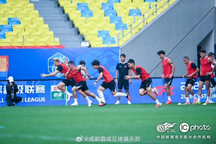 阿洛伊西:我们进攻端数据不错,定位球也是我们重点打磨的环节 阿洛伊西:我们进攻端数据不错,定位球也是我们重点打磨的环节