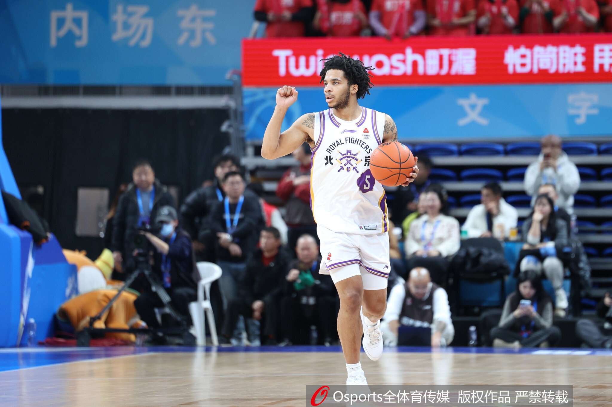 小尼尔森和76人签下Exhibit 10合同 他的父亲是球队运营副总裁