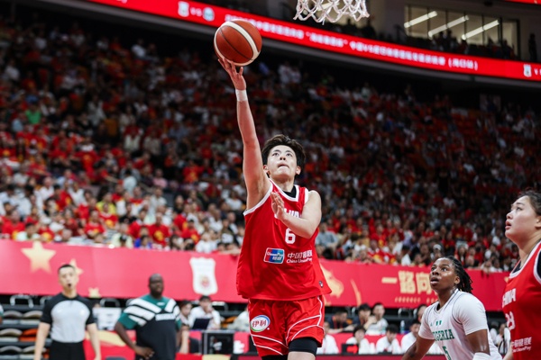 媒体人：女篮三分低迷 杨舒予顶流量光环没打出相应实力恐被反噬